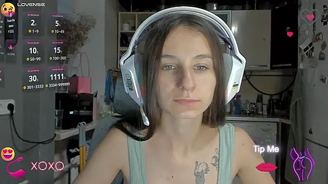 Snapshot of _Nika_Kik chatting on 10-01-25, 03:18 Nika Kik online show from 10-01-25, 03:18
