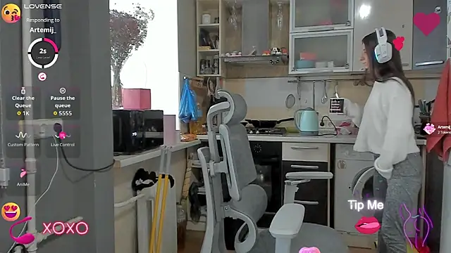 Snapshot of _Nika_Kik chatting on 10-08-25, 07:50 Nika Kik online show from 10-08-25, 07:50