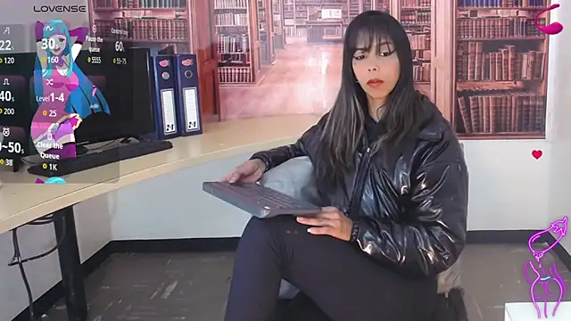 Snapshot of Catalella_Ar chatting on 11-21-25, 03:16 Catalella Ar online show from 11-21-25, 03:16