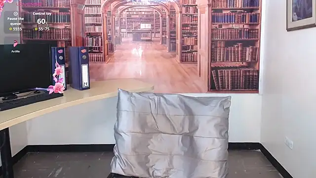 Snapshot of Catalella_Ar chatting on 12-16-25, 03:22 Catalella Ar online show from 12-16-25, 03:22