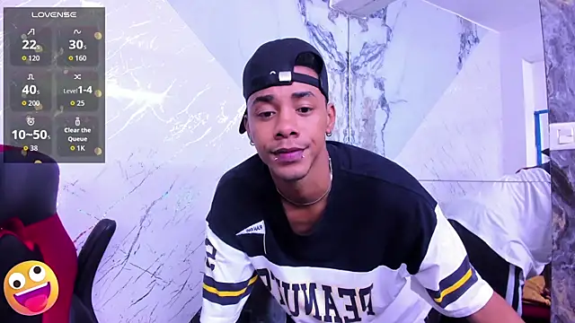 Snapshot of Hottwinkguys chatting on 11-15-25, 05:05 Hottwinkguys online show from 11-15-25, 05:05