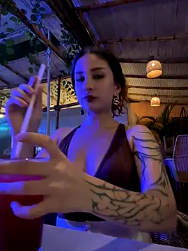 Mon Cherry online show from 11-07-25, 01:05