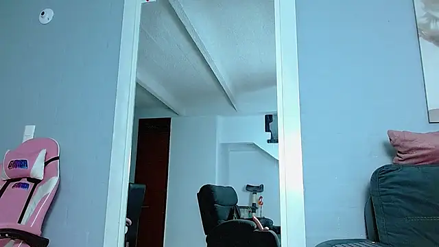 Snapshot of rousebonnett chatting on 12-13-24, 10:02 rousebonnett online show from 12-13-24, 10:02