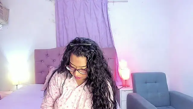 Snapshot of Latinabombsheell chatting on 04-28-26, 04:06 Latinabombsheell online show from 04-28-26, 04:06