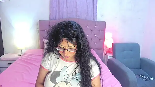 Snapshot of Latinabombsheell chatting on 06-11-26, 05:55 Latinabombsheell online show from 06-11-26, 05:55