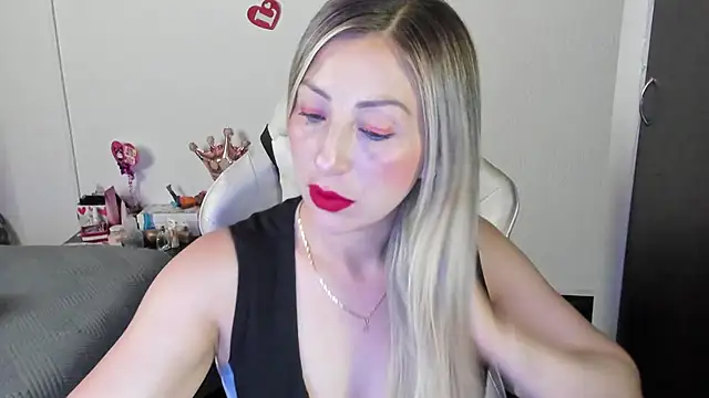 Andreina Suann online show from 11-18-25, 10:52