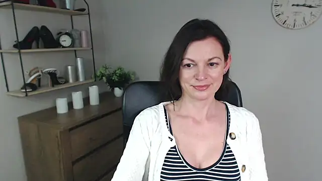 VivianWILD online show from 01-30-25, 09:57