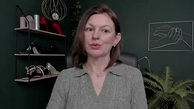 VivianWILD online show from 11-19-25, 06:57