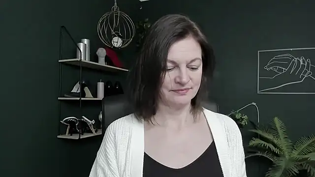 VivianWILD online show from 04-18-26, 05:55