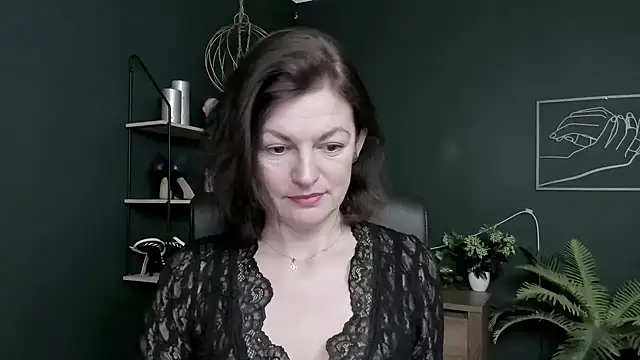 Snapshot of VivianWILD chatting on 04-27-26, 06:33 VivianWILD online show from 04-27-26, 06:33