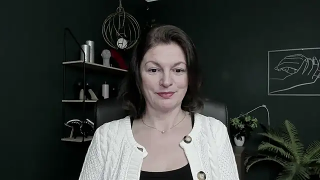 Snapshot of VivianWILD chatting on 04-30-26, 06:42 VivianWILD online show from 04-30-26, 06:42