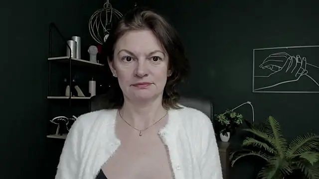 Snapshot of VivianWILD chatting on 05-12-26, 05:48 VivianWILD online show from 05-12-26, 05:48
