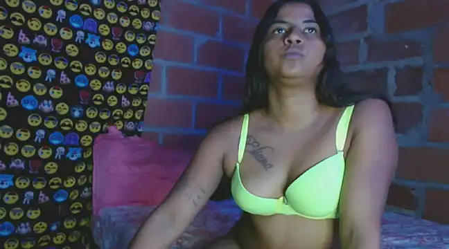 Snapshot of Giselabrunette25 chatting on 12-22-24, 03:44 Giselabrunette25 online show from 12-22-24, 03:44