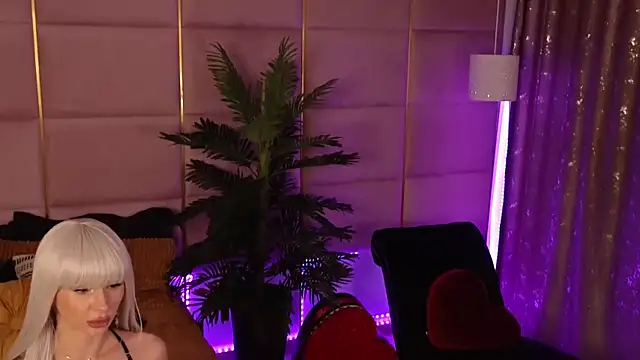 Elliblue online show from 01-13-25, 11:49