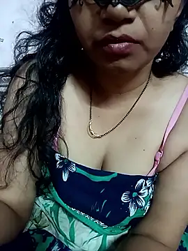 Snapshot of Hotanita99 chatting on 01-11-26, 06:35 Hotanita99 online show from 01-11-26, 06:35
