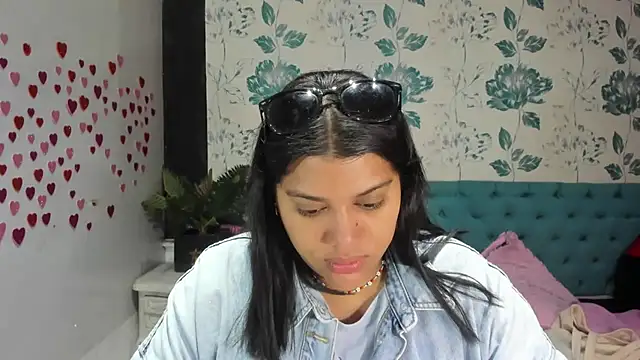 LindaBreeS online show from 03-10-25, 02:37