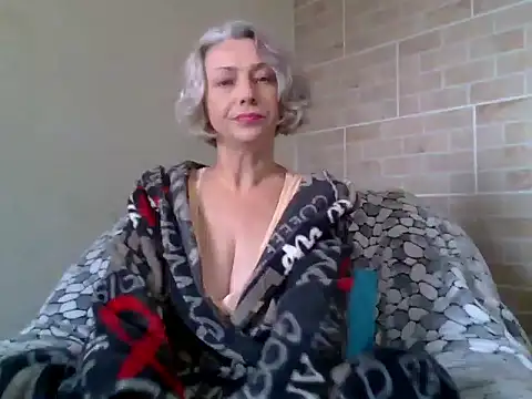 Snapshot of Lorie_Carrie chatting on 10-19-25, 11:00 Lorie Carrie online show from 10-19-25, 11:00