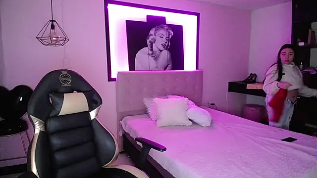 Andrea Ramos online show from 12-11-24, 02:30