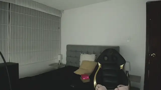 Andrea Ramos online show from 09-30-25, 05:51