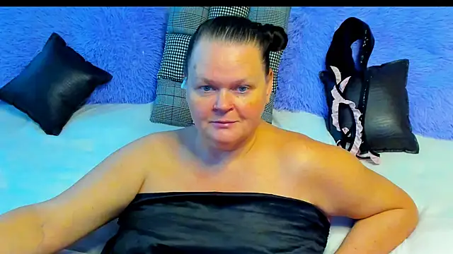 MilanaBiegert online show from 11-15-25, 01:18