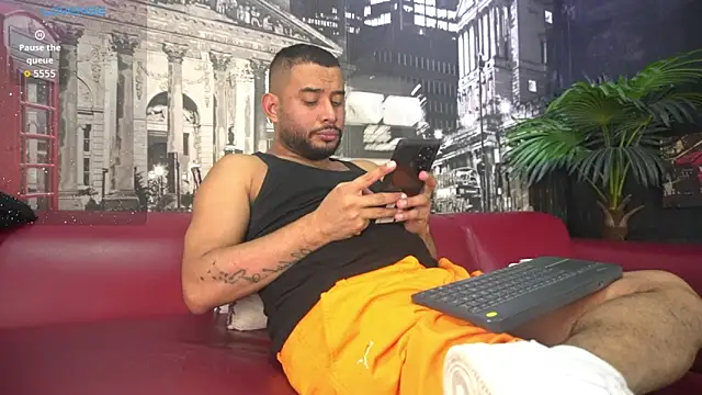 Snapshot of THIAGOXBIG chatting on 10-29-25, 10:00 THIAGOXBIG online show from 10-29-25, 10:00