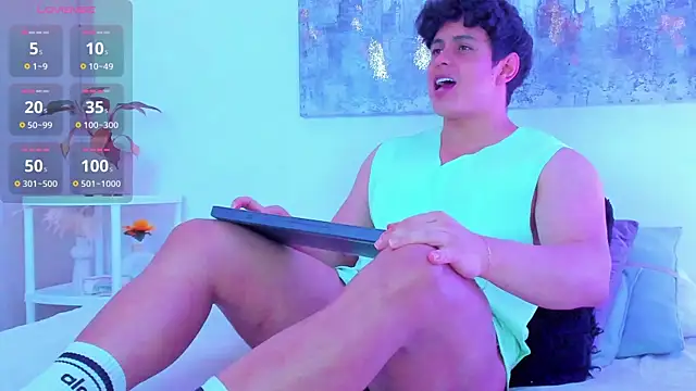 Snapshot of arminjones1 chatting on 10-28-25, 03:43 arminjones1 online show from 10-28-25, 03:43