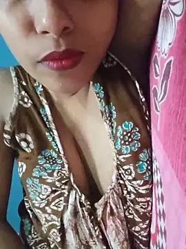 Snapshot of sexyindi_couple chatting on 06-14-26, 07:54 sexyindi couple online show from 06-14-26, 07:54