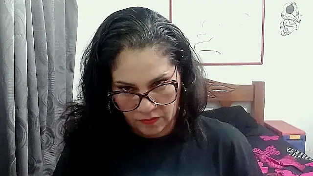 Mistresskloe01 online show from 01-13-26, 12:43