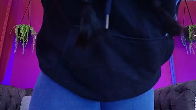 Julieta Russell online show from 04-07-26, 11:54