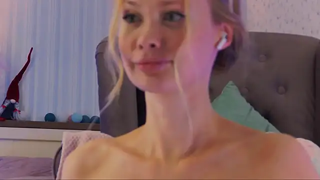 Snapshot of laracroftt1 chatting on 03-17-25, 11:54 laracroftt1 online show from 03-17-25, 11:54