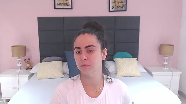 Snapshot of MadisonJenner chatting on 01-12-25, 11:28 MadisonJenner online show from 01-12-25, 11:28