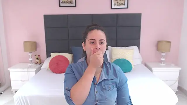 Snapshot of MadisonJenner chatting on 01-16-25, 11:15 MadisonJenner online show from 01-16-25, 11:15