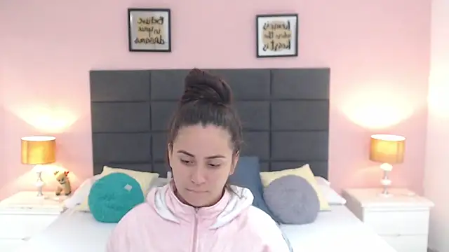 Snapshot of MadisonJenner chatting on 01-26-25, 11:17 MadisonJenner online show from 01-26-25, 11:17