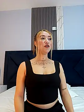Snapshot of MollyCruz chatting on 03-01-25, 11:39 MollyCruz online show from 03-01-25, 11:39