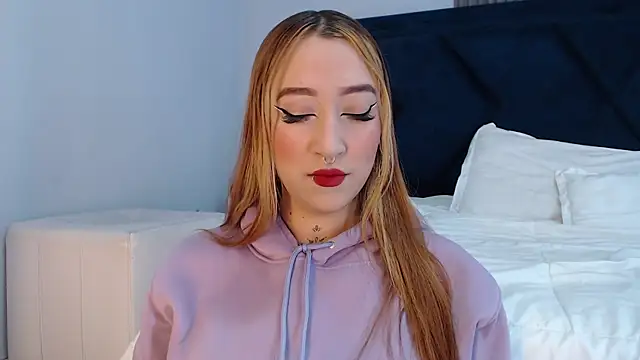 Snapshot of MollyCruz chatting on 03-17-25, 11:42 MollyCruz online show from 03-17-25, 11:42