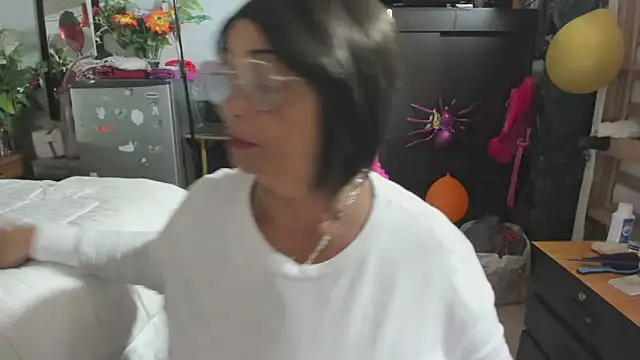 Mrs mommy  online show from 11-21-25, 11:25