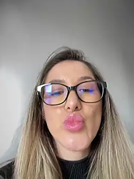 HotXMom online show from 01-28-25, 04:18