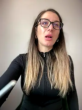 HotXMom online show from 11-25-25, 07:19