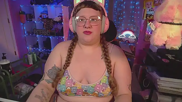 Snapshot of FatVeronica chatting on 03-13-26, 12:45 FatVeronica online show from 03-13-26, 12:45