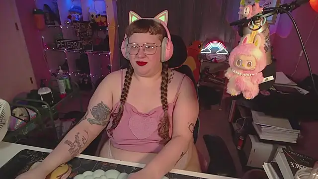 Snapshot of FatVeronica chatting on 03-30-26, 05:25 FatVeronica online show from 03-30-26, 05:25