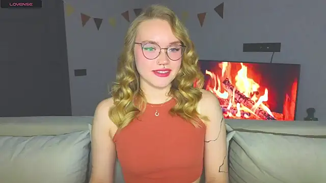 Aurora Golden1 online show from 12-04-24, 03:43