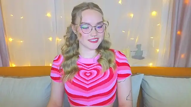 Aurora Golden1 online show from 03-18-25, 04:04