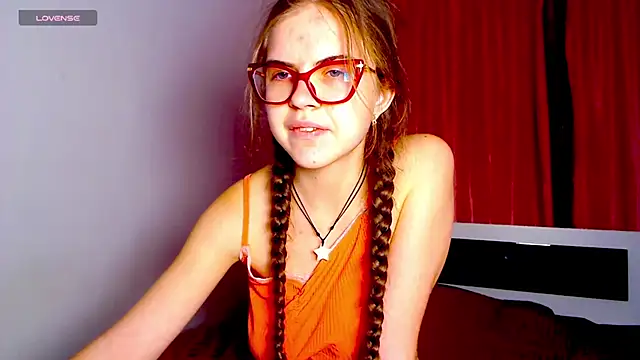 Sarah HS online show from 12-03-24, 03:44