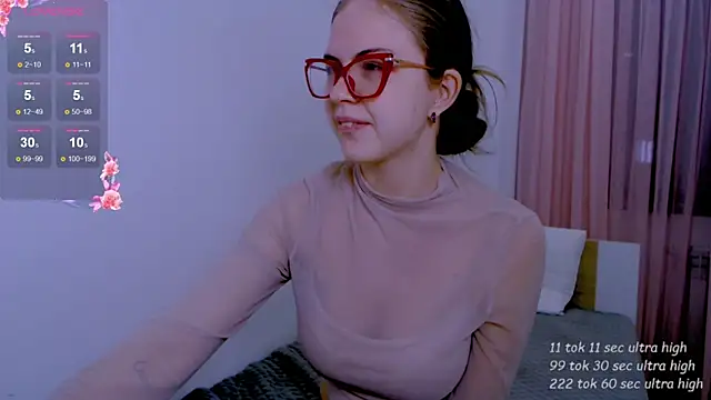 Snapshot of Sarah_HS chatting on 05-13-26, 06:38 Sarah HS online show from 05-13-26, 06:38