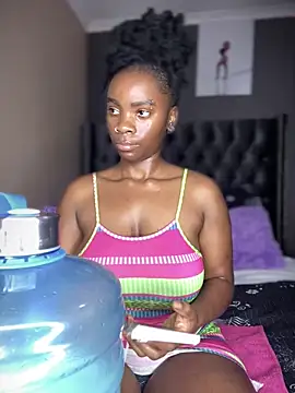 Snapshot of Candy-Heart chatting on 10-15-25, 04:45 Candy-Heart online show from 10-15-25, 04:45