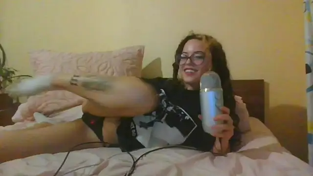 Snapshot of frikigyal chatting on 02-04-25, 02:17 frikigyal online show from 02-04-25, 02:17