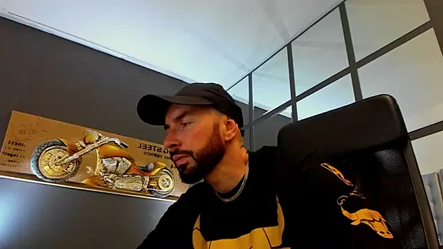 Snapshot of AronGrant chatting on 06-13-26, 08:45 AronGrant online show from 06-13-26, 08:45