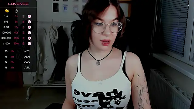 Snapshot of MyNameIsLilith chatting on 04-01-26, 06:05 MyNameIsLilith online show from 04-01-26, 06:05