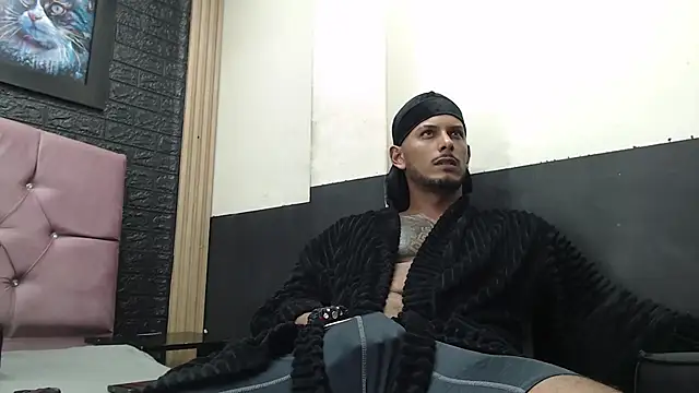 Snapshot of Chris_Dick23 chatting on 10-12-25, 04:44 Chris Dick23 online show from 10-12-25, 04:44