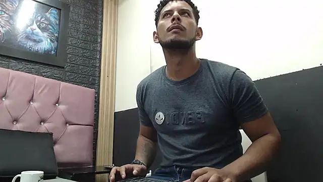 Snapshot of Chris_Dick23 chatting on 10-22-25, 04:13 Chris Dick23 online show from 10-22-25, 04:13